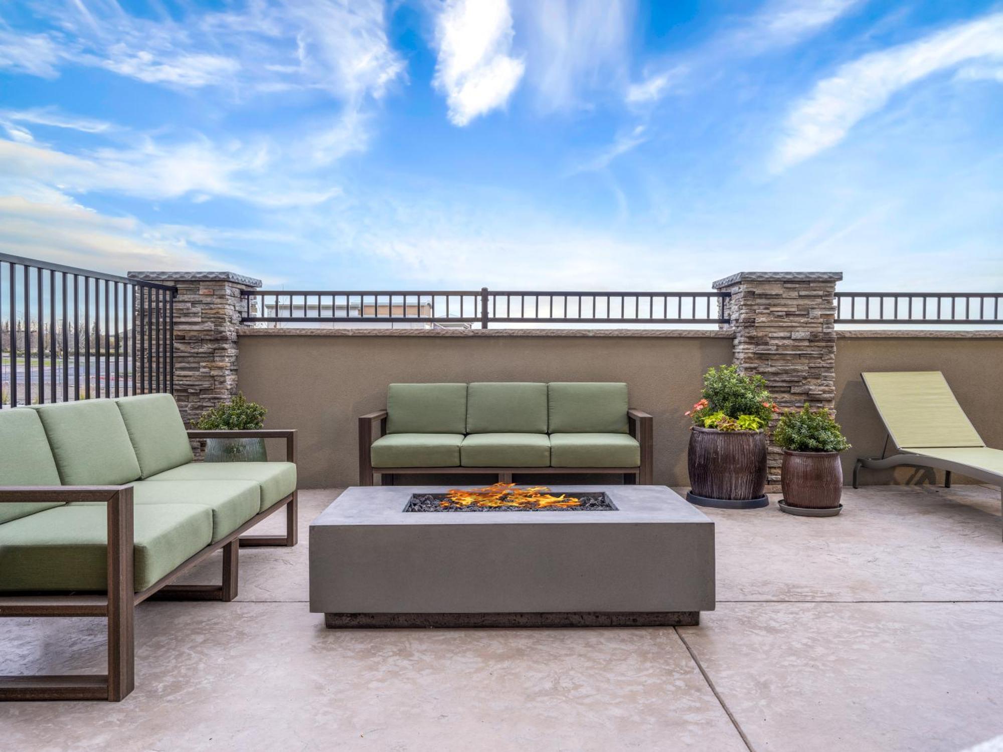 La Quinta Inn And Suites By Wyndham Lincoln Exterior foto
